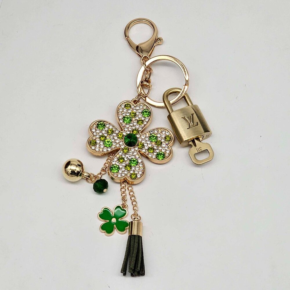 LV Gold Padlock Authentic 🔑 Luxury Bag Charm w/ Unbranded Flower Keychain - Picture 4 of 8